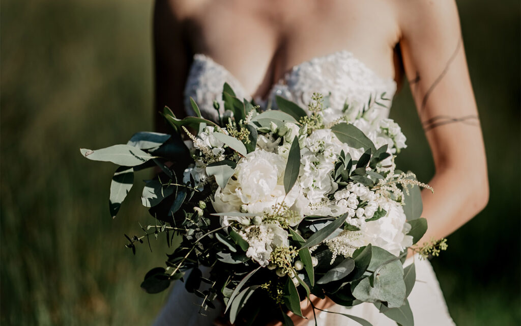 bride holding bouquet